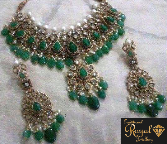 Green Pearl Necklace with Ear Rings